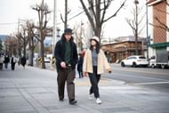 Walking boosts your mood. (Image via Freepik)